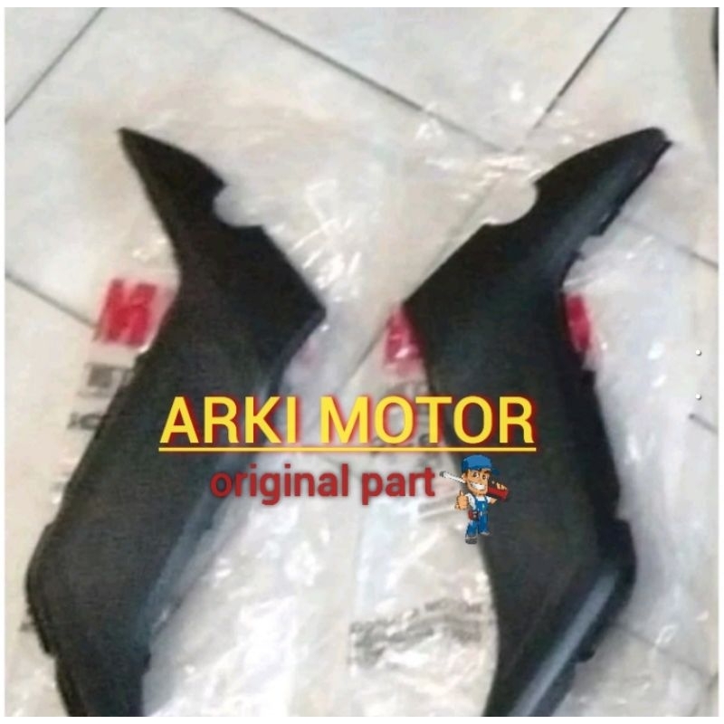 MOLE 1/MOLE 2 SAMBUNGAN SAYAP BAWAH KANAN KIRI GEAR 125 ORIGINAL YGP
