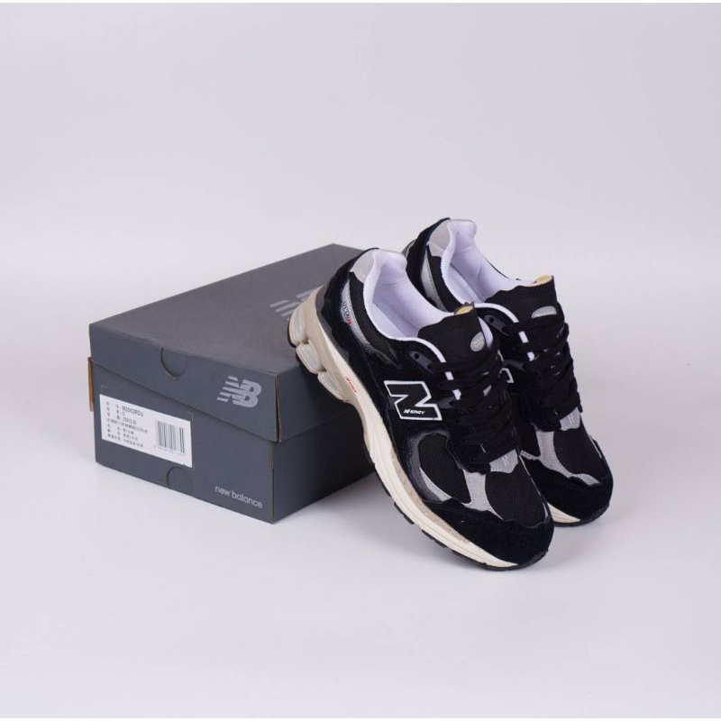 Sepatu NB 2002R Black Grey Protection Pack