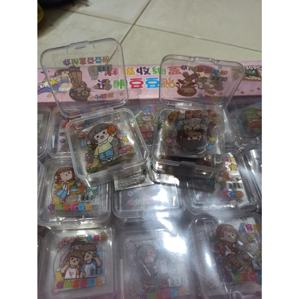 

STIKER MOMO KACA CUP ISI 4LEMBAR/STIKER MOMO KEMASAN CUP HARGA SATUAN