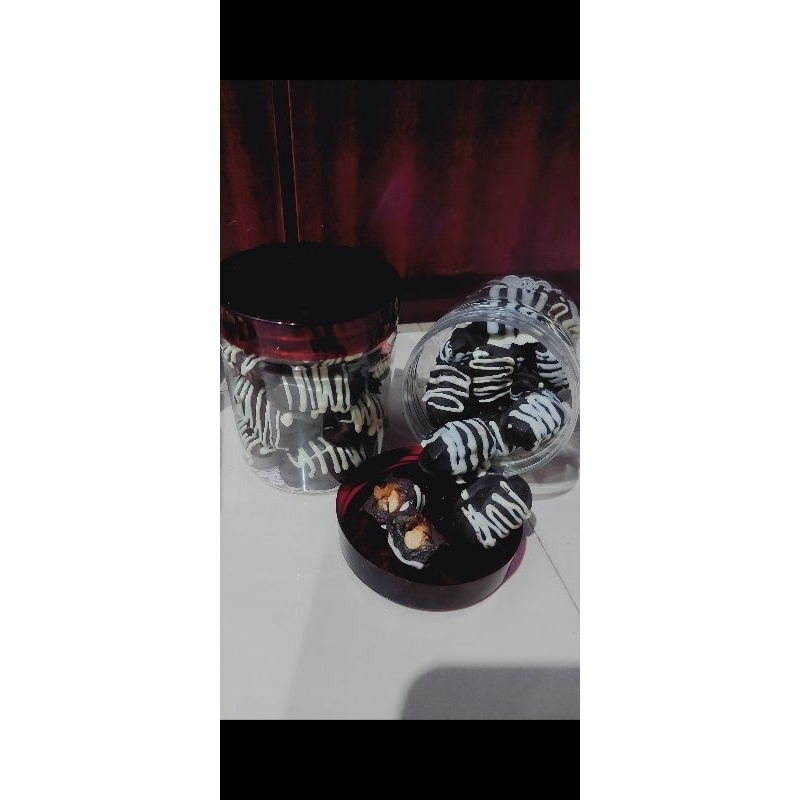 

Kurma Coklat Mede