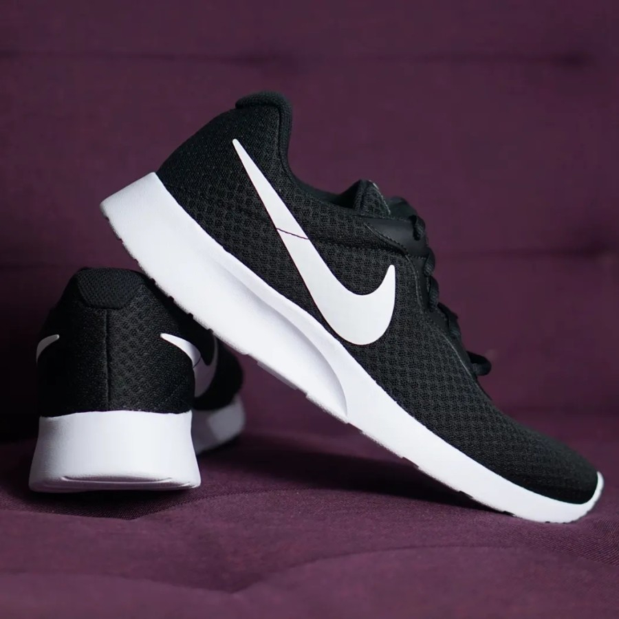 ORIGINAL Nike Tanjun Black White Hitam Putih Sepatu Pria BNIB