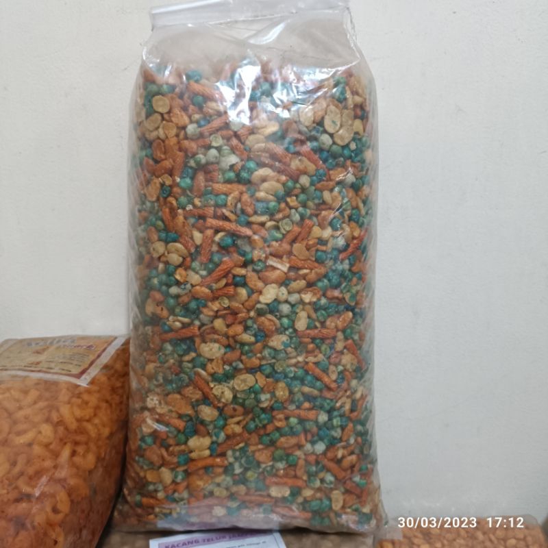 

kacang campur kacang mix 1000 gram
