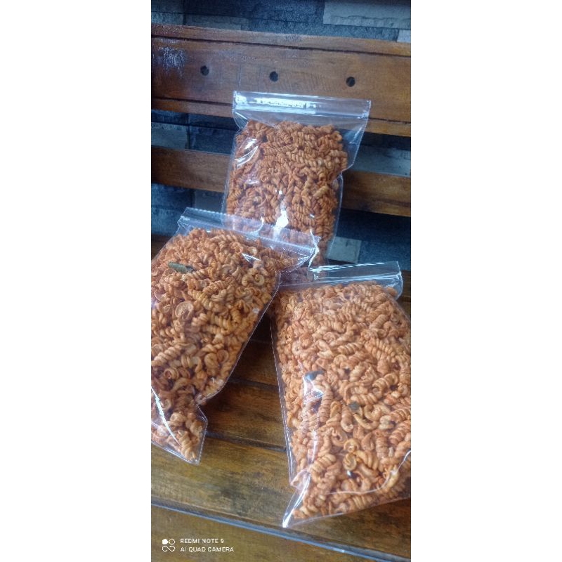 

Snack Makaroni spiral pedas jeruk