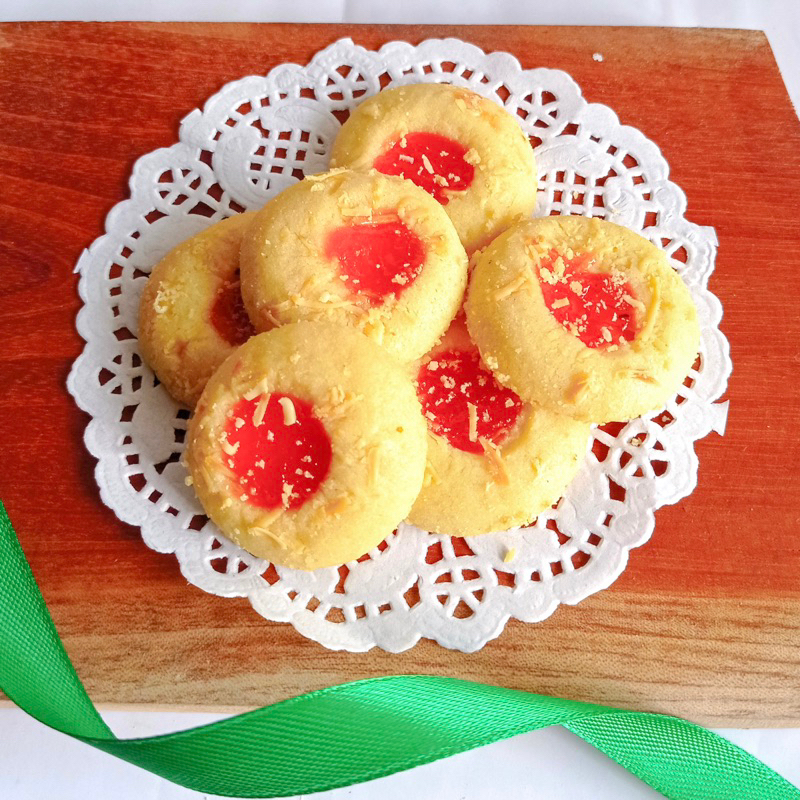 

Strawberry Thumbprint - Kue Kering Strawberry Thumbprint - Kue Lebaran • by Cangkytchen