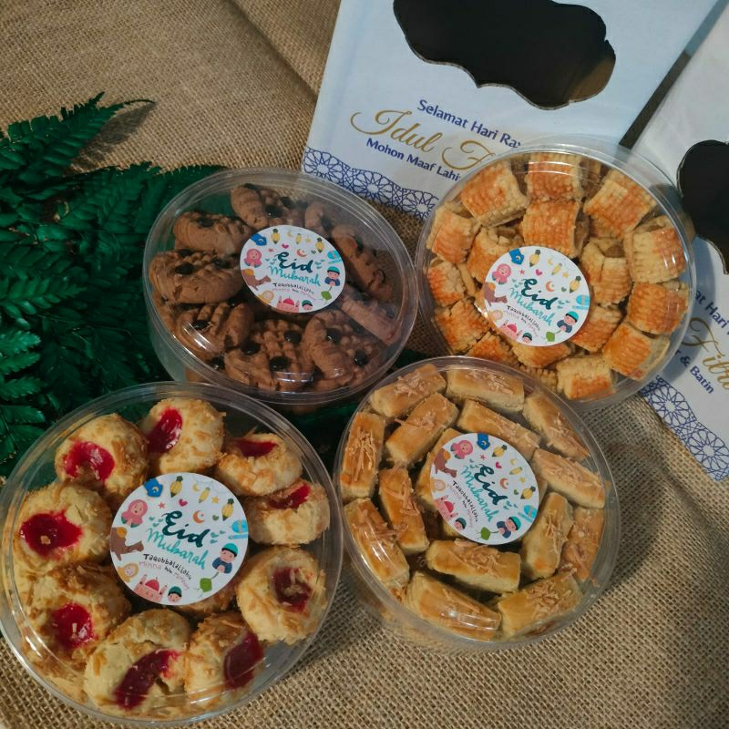 

NASTAR/PAKET KUE KERING ISI 4 TOPLES/Kue Lebaran/ Nastar/ Castengels /Putri Salju /READY