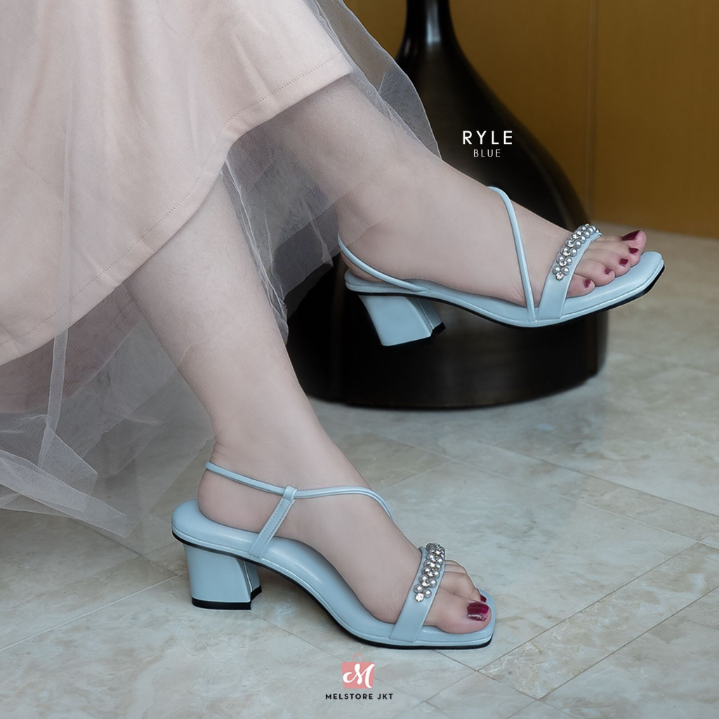 Damelia Ryle Heels Wanita