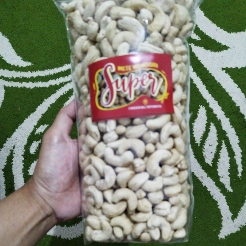 

Kacang Mete Super (Mentah) 1Kg