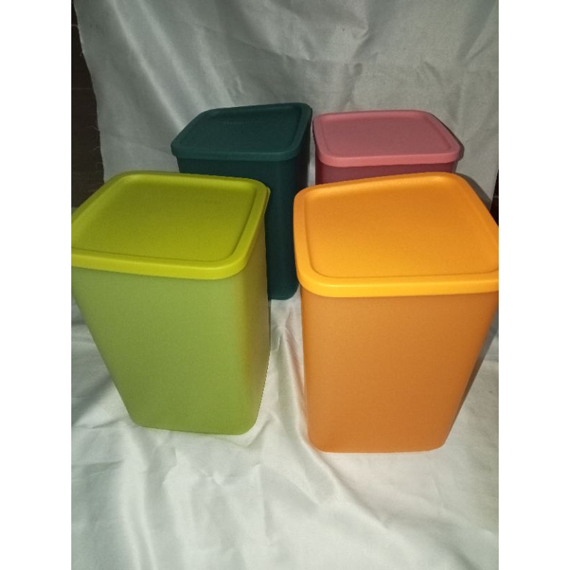 Tall Square Round Tupperware (1pcs)
