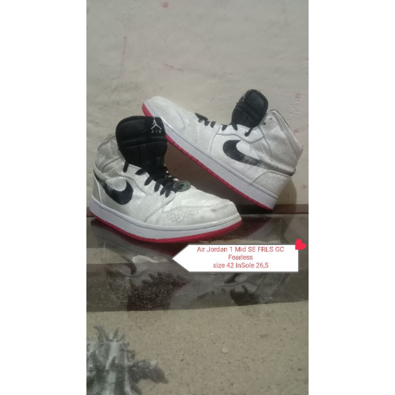 Air Jordan 1 Mid SE FRLS GC fearless