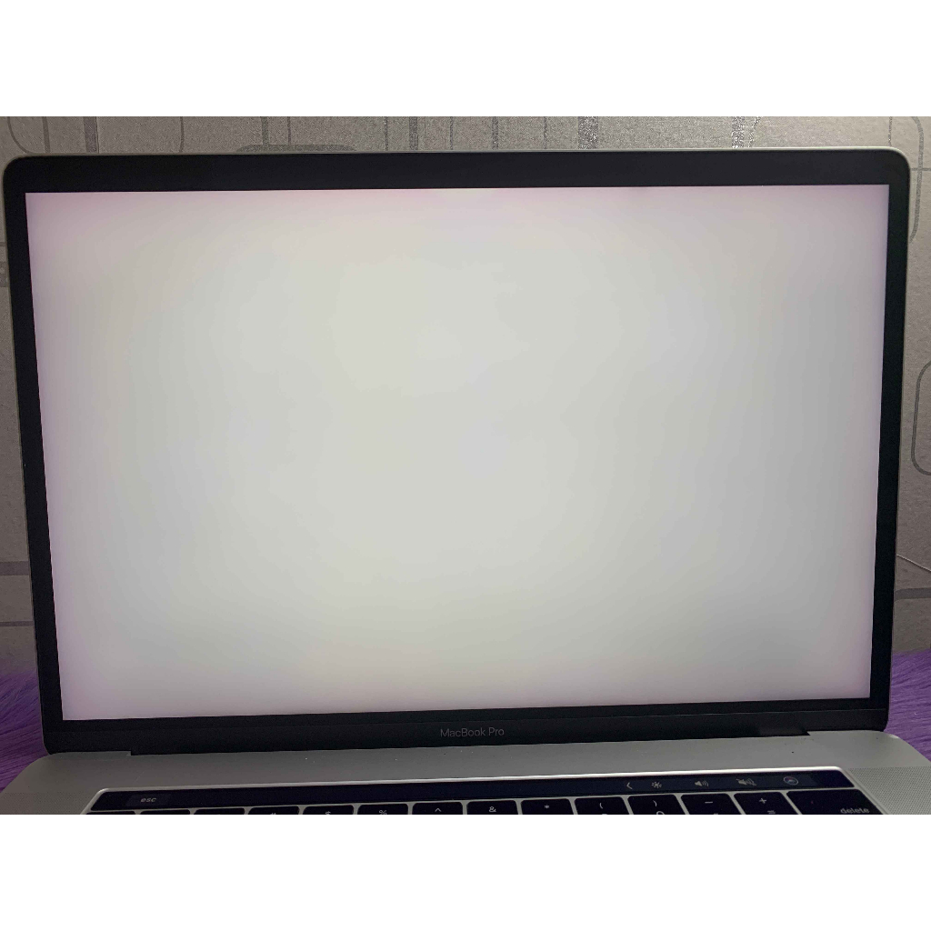 MacBook Pro Retina 2016 i7 15in 16GB 256GB Dual VGA Touchbar Not 2017