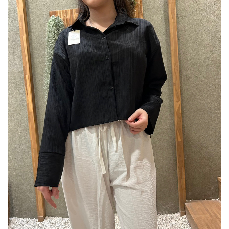 AVE Lian Shirt Crop Ladycrush - Kemeja Croptop Lengan Panjang