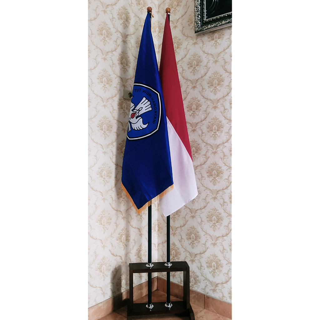 

PAKET tatakan bendera isi 2 lubang plus tiang