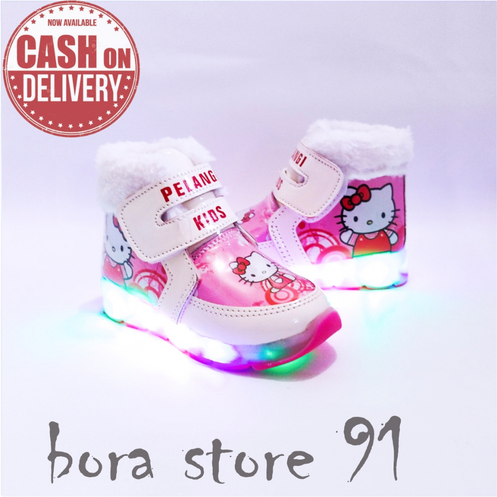 Sepatu boots bulu HELLO KITTY anak LED/SepAtu boots LED anak lucu dan trendy