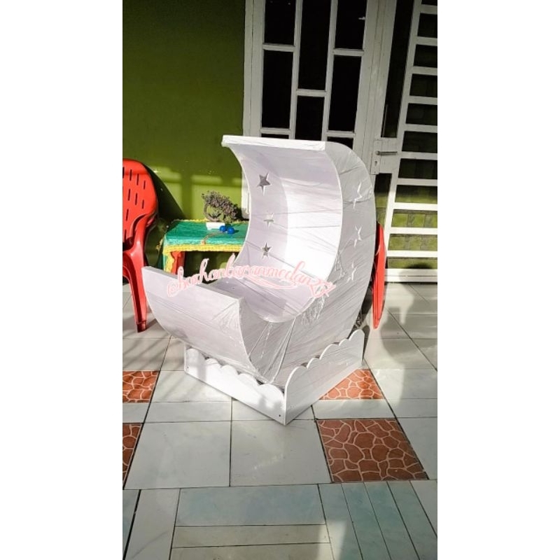 ayunan bayi bulan sabit