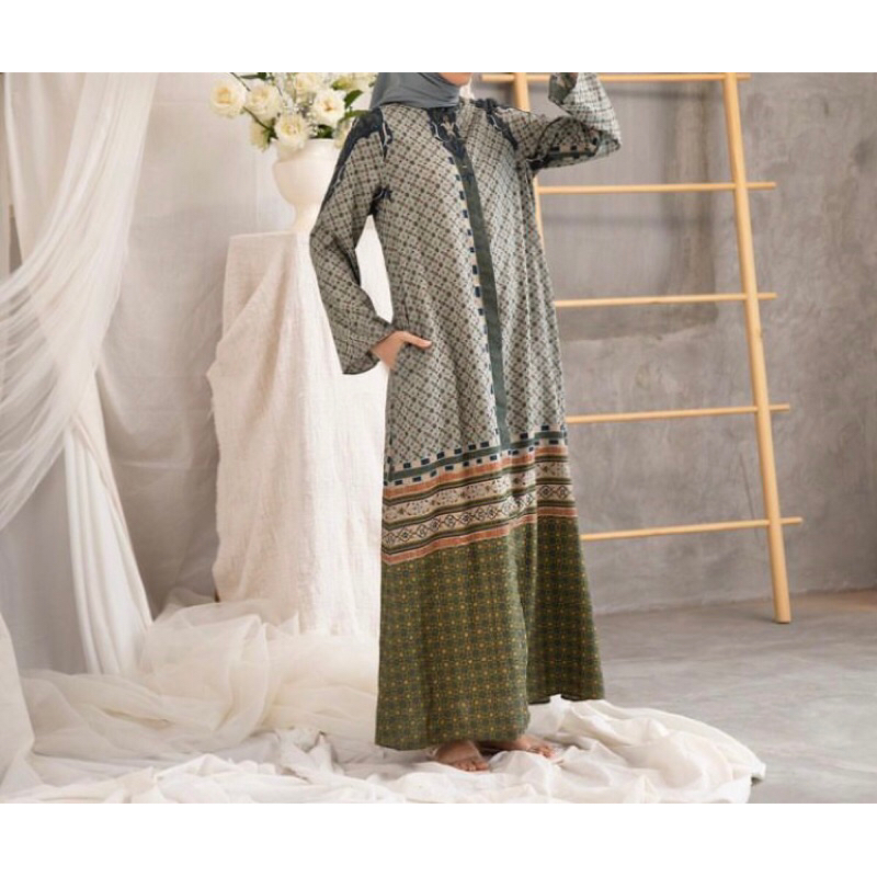 Heaven Lights Rumaisha Dress Afra size S