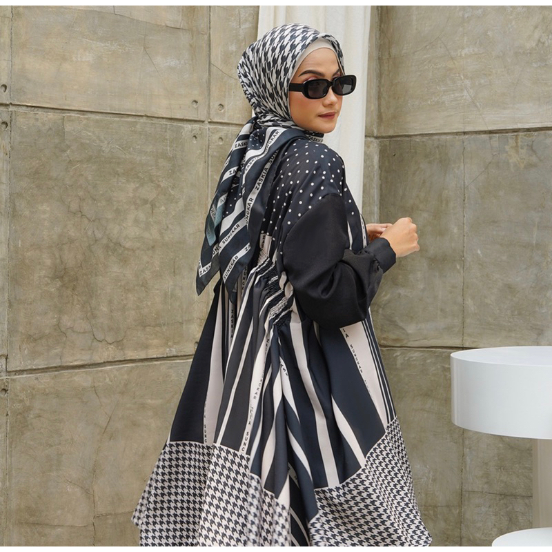 ZASKIA SUNGKAR scarf preloved