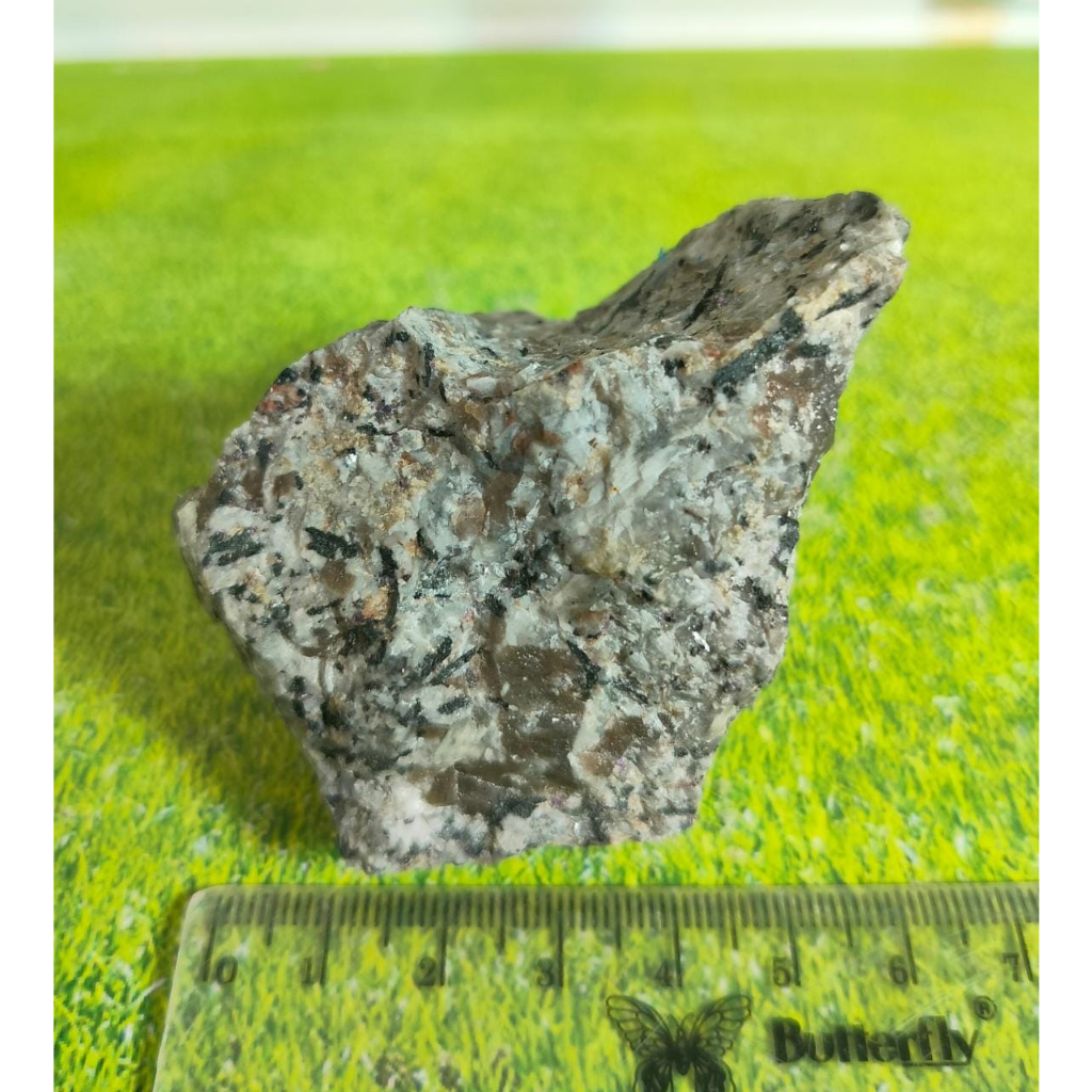 Natural Yooperlite Rough UV Reactive (6)