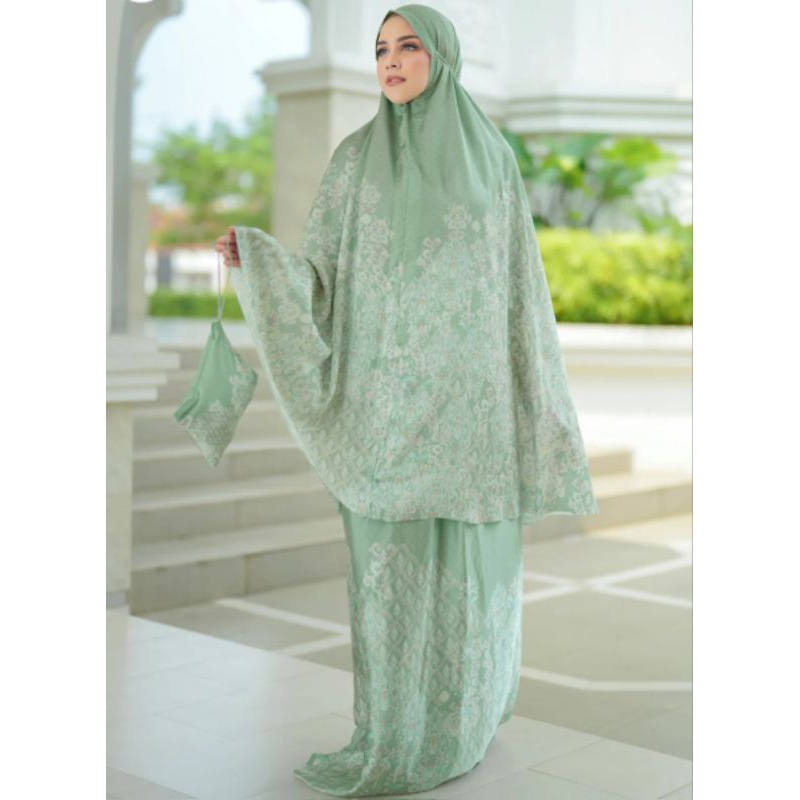 THE GRANADA PRAYER ROBE SERIES BUTTONSCARVES CAMEO GREEN