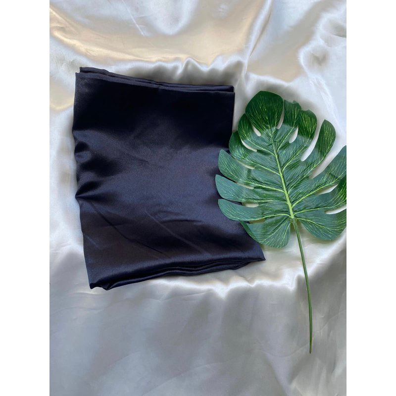 Pashmina Satin Silk Polos Hitam