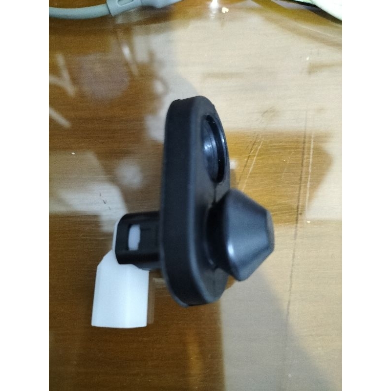 switch pintu avanza