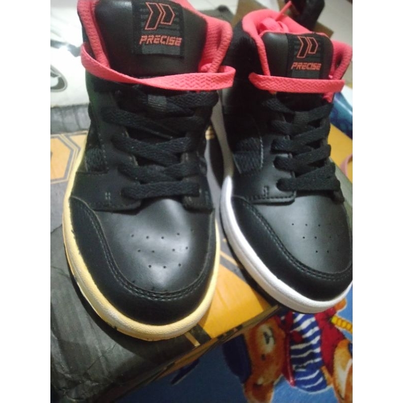 sepatu Precise