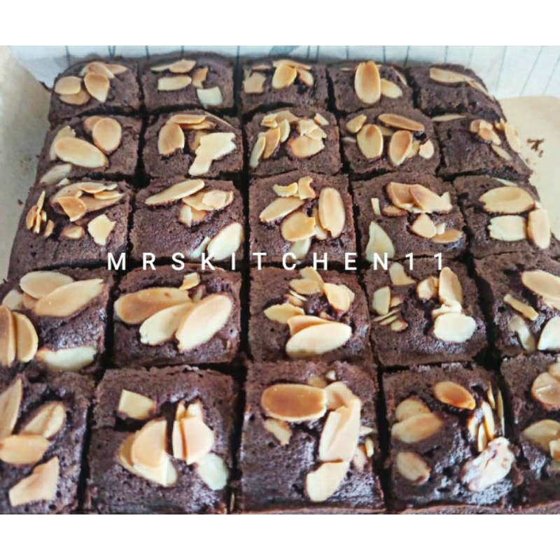 

Brownies Coklat Panggang Almond Slice - Nyoklat Banget