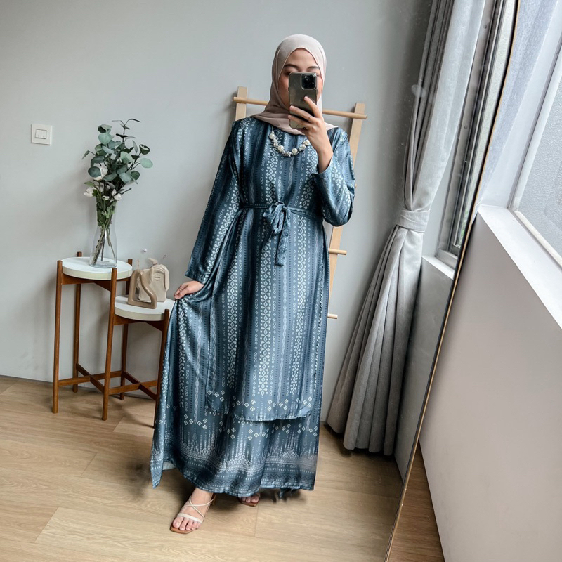 Clodea Signature dress couple Mom and kids