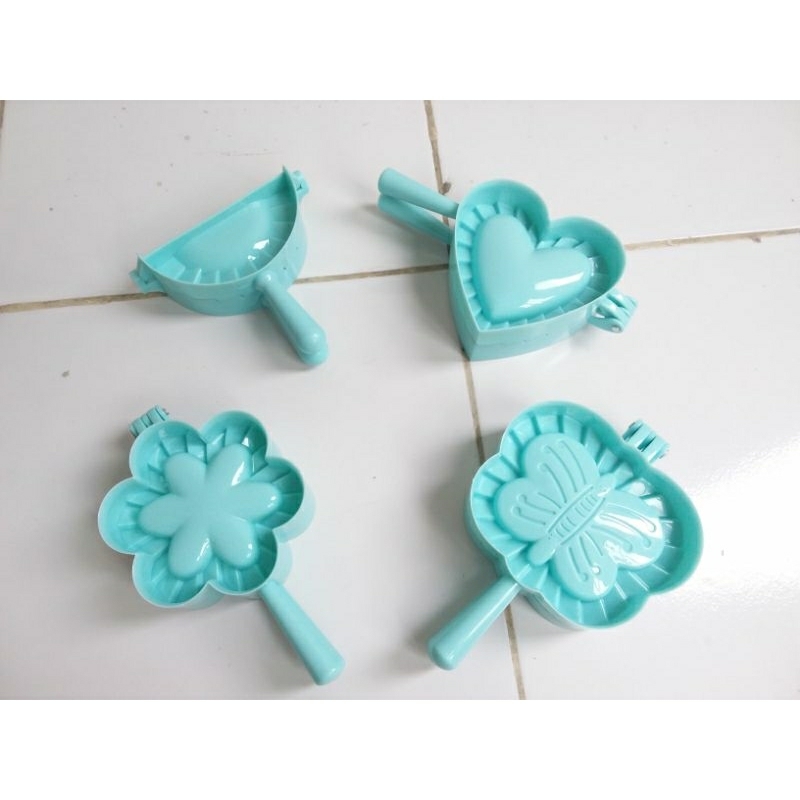 Cetakan Adonan / Pastel / Pangsit / Pie /Ravioli ( Dijual per set isi 4 pcs )  / NEW + bonus
