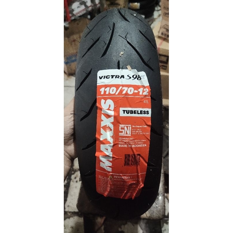 BAN MAXXIS VICTRA 110/70 12 TUBELESS