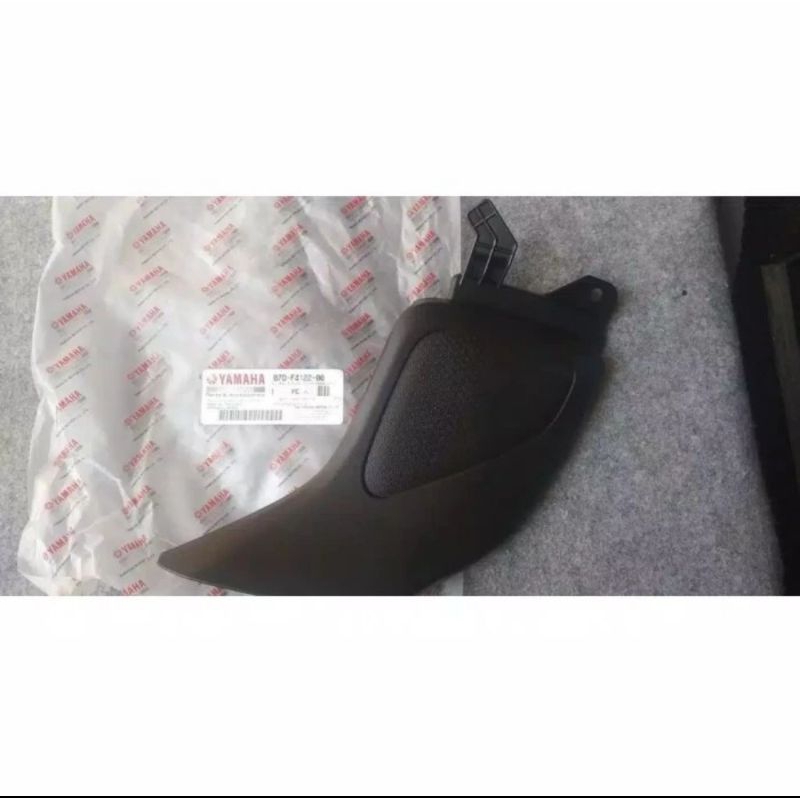 SEAT KNEE GRIP B7D-F4122-00 COVER SAMBUNGAN TANGKI KANAN MT 15 MT15 PART ORIGINAL YAMAHA