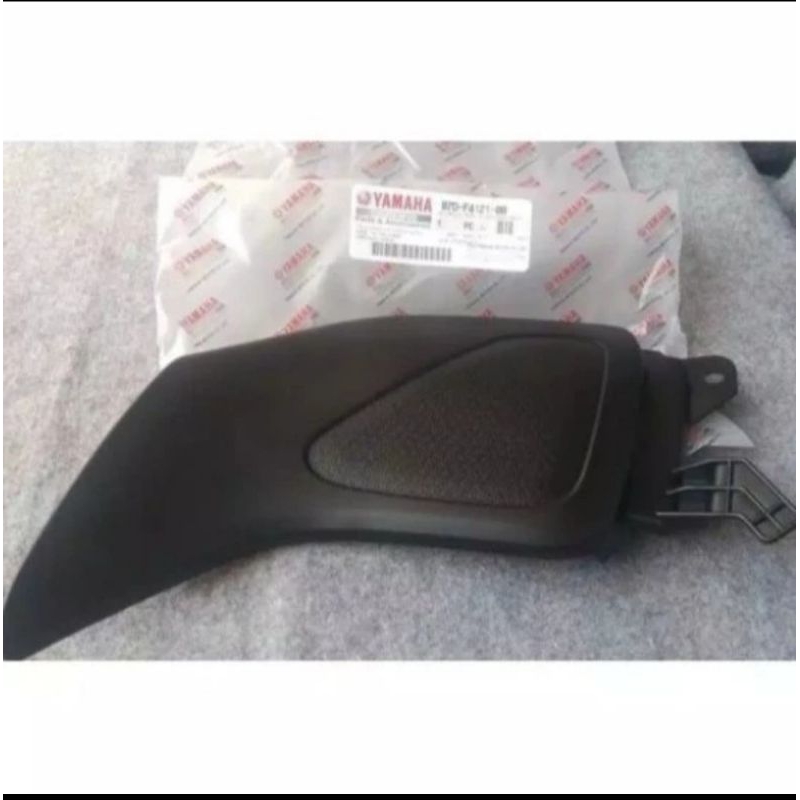 SEAT KNEE GRIP B7D-F4121-00 COVER SAMBUNGAN TANGKI KIRI MT 15 MT15 PART ORIGINAL YAMAHA