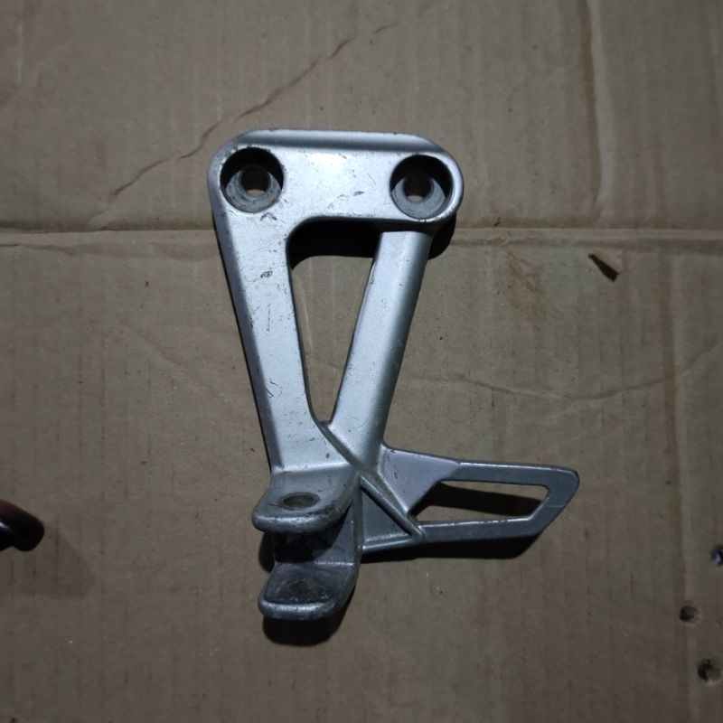 Postep belakang sebelah kiri Yamaha Scorpio z original