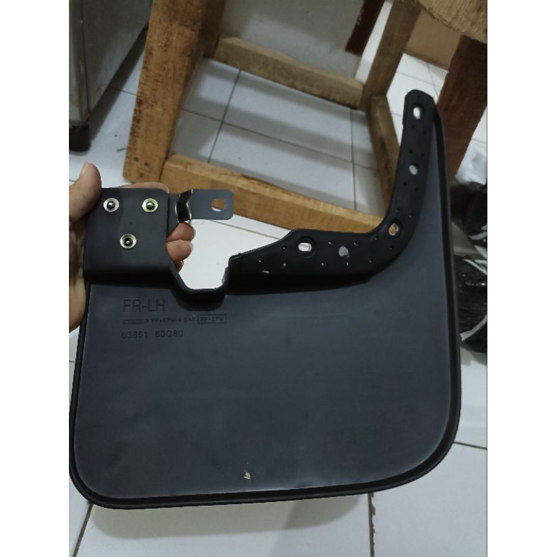 MUD GUARD NISSAN TERRANO PEPET LUMPUR NISSAN TERANO DEPAN KIRI (FR LH)