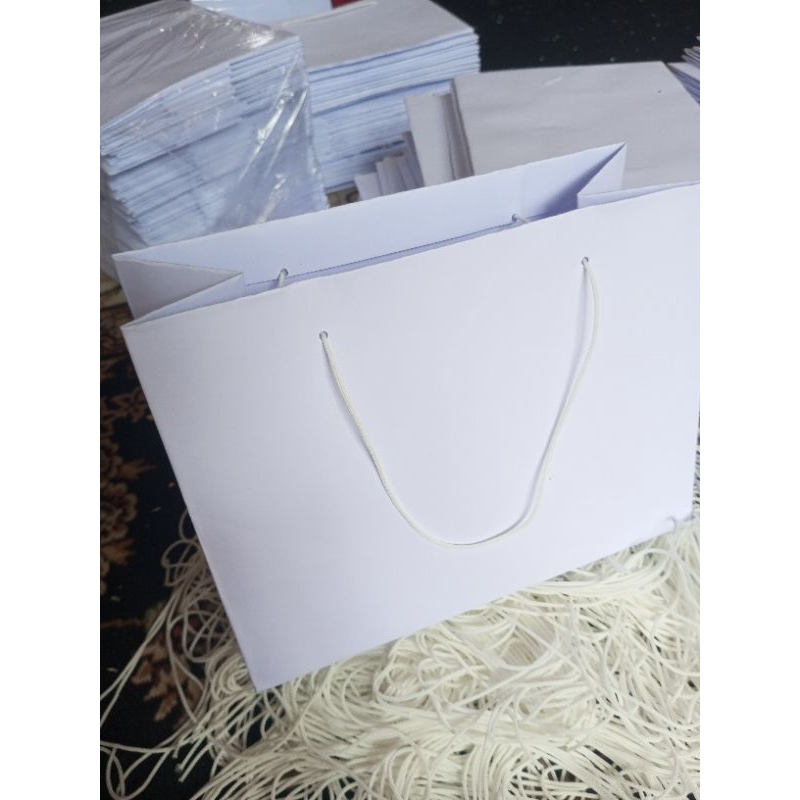 

PAPERBAG PUTIH | 21x10x15 | BC putih 150gsm