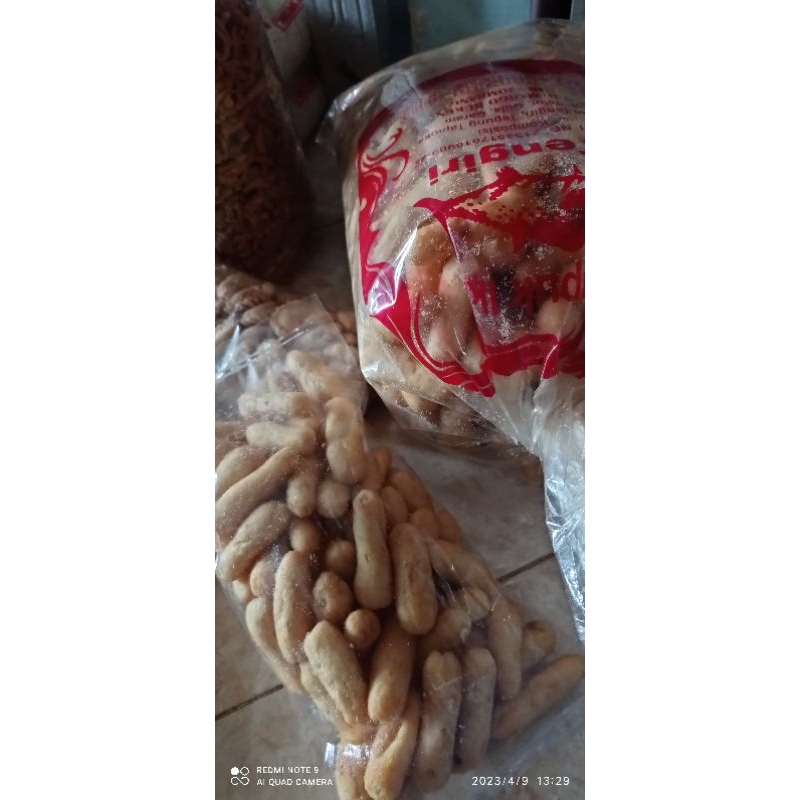 

Krupuk Entung/Krupuk ikan Tengiri 200gram (dapat besar muat setoples)