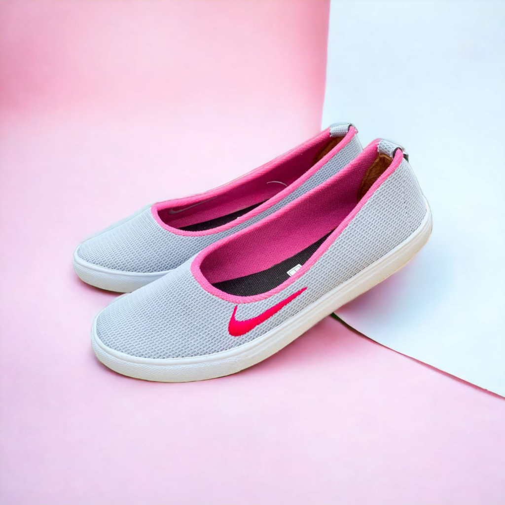 Sepatu slip on wanita Kekinian terbaru