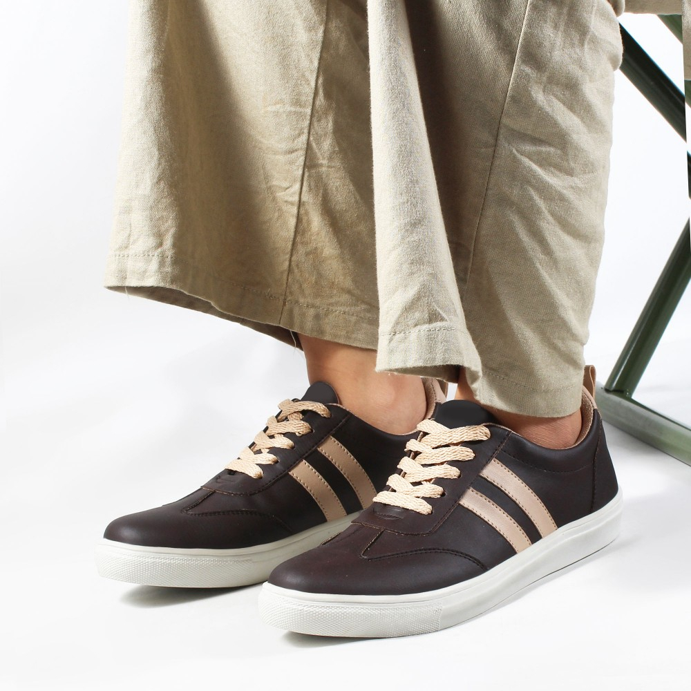 Sepatu Sneakers Wanita V 5378 Brand Varka Sepatu Kets Kuliah Kerja Jalan Jalan Trendy Berkualitas Warna Coklat