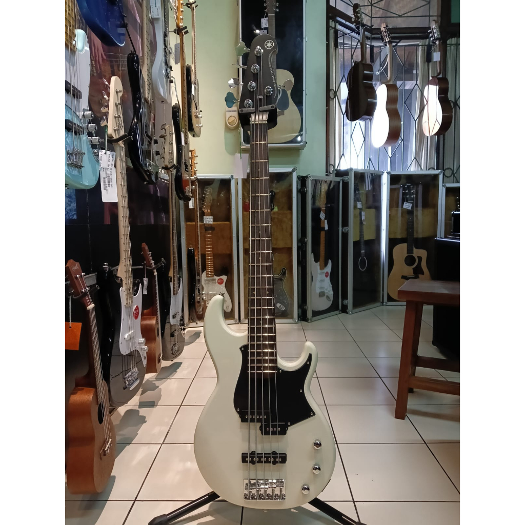 Bass Yamaha BB235