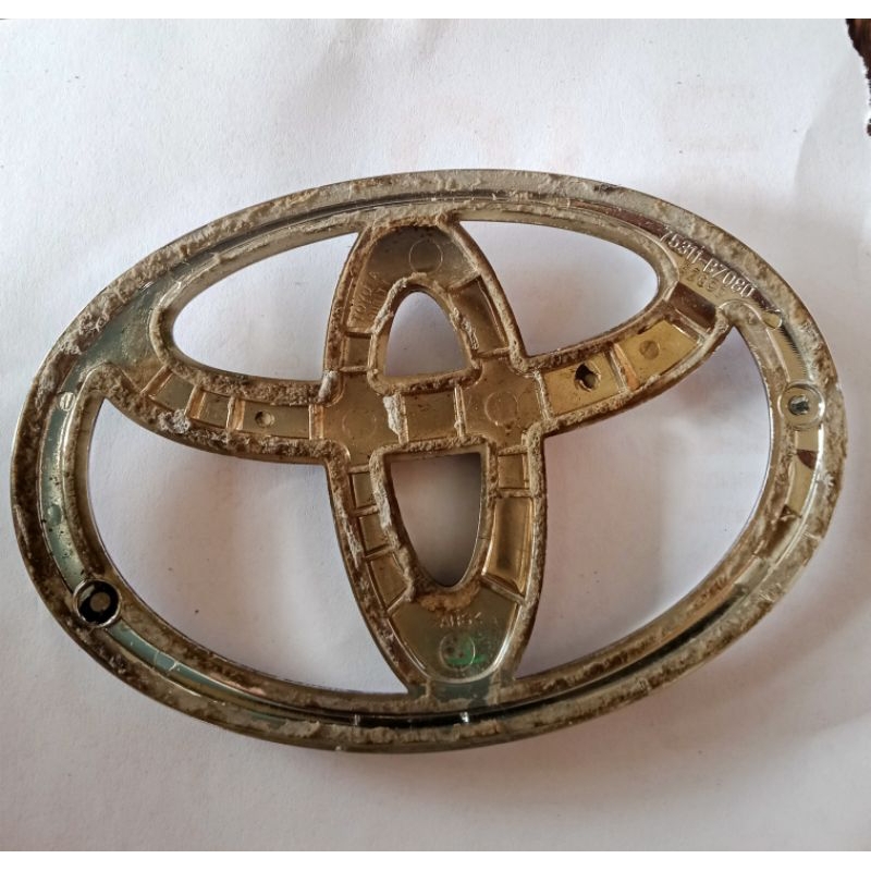 Emblem Grill Depan Toyota Avanza 2007-2010