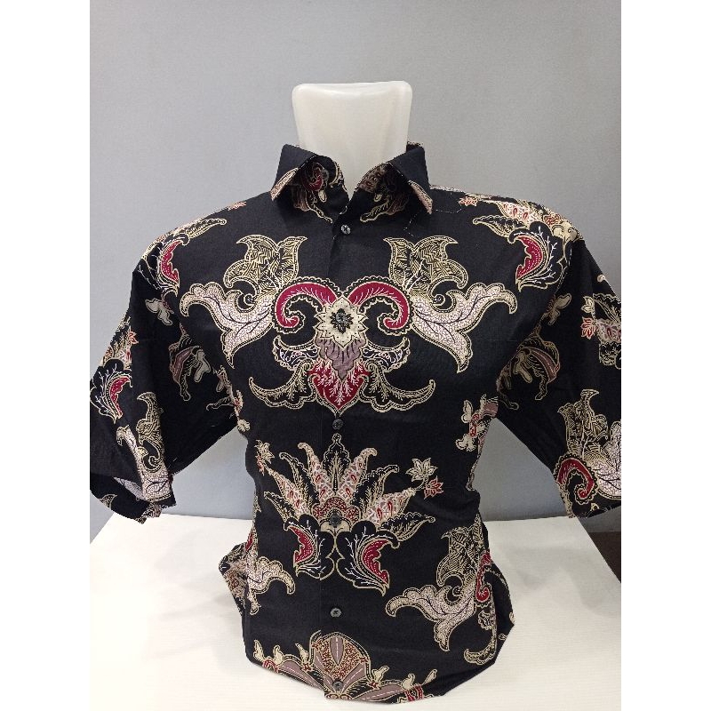 Alisan Batik Pendek Dasar Hitam Motif Tanduk Kerbau 16,5-17,5 Reguler