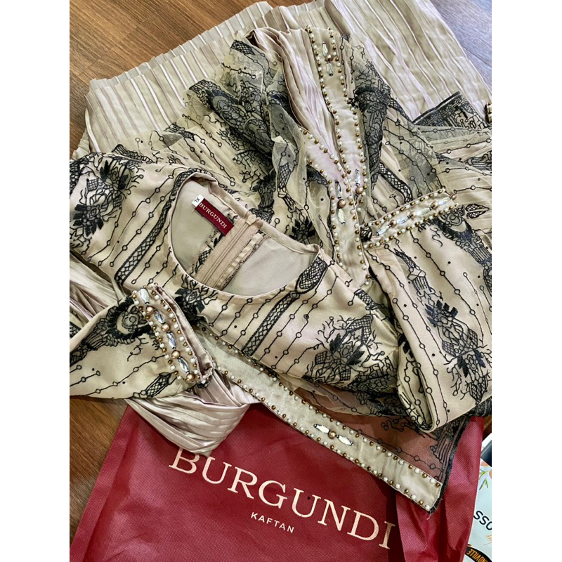 Quinnara Plisket Dress by Burgundikaftan