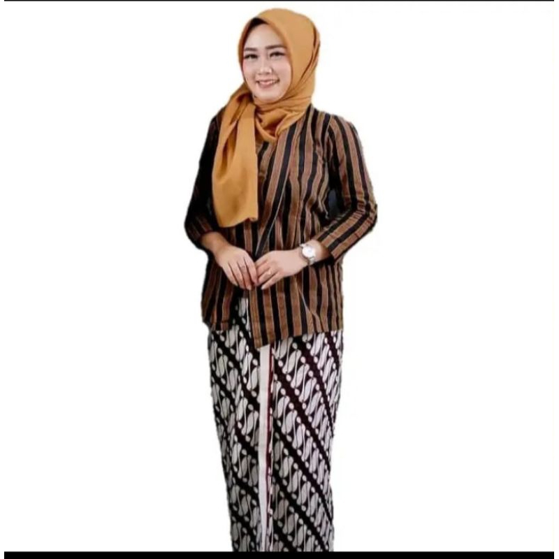 Setelan Kebaya Lurik dan Jarik Wiru Jarik Instan