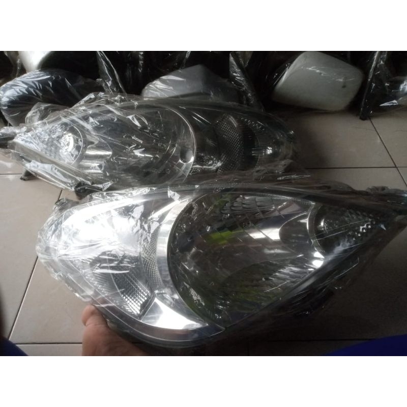 HEADLAMP/LAMPU DEPAN INNOVA 2005 2006 2007