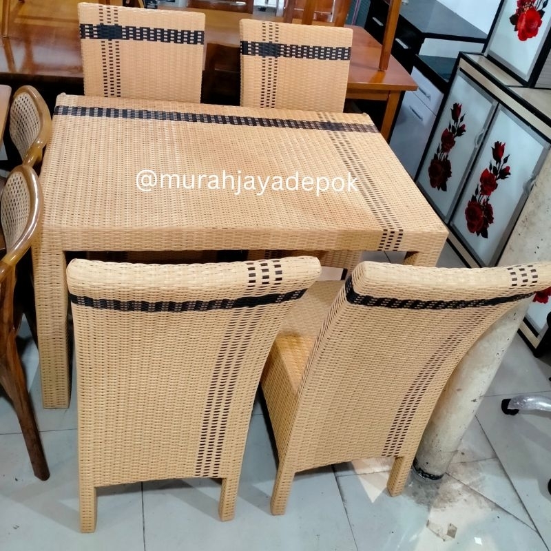 SET MEJA MAKAN ROTAN SINTETIS 4 KURSI