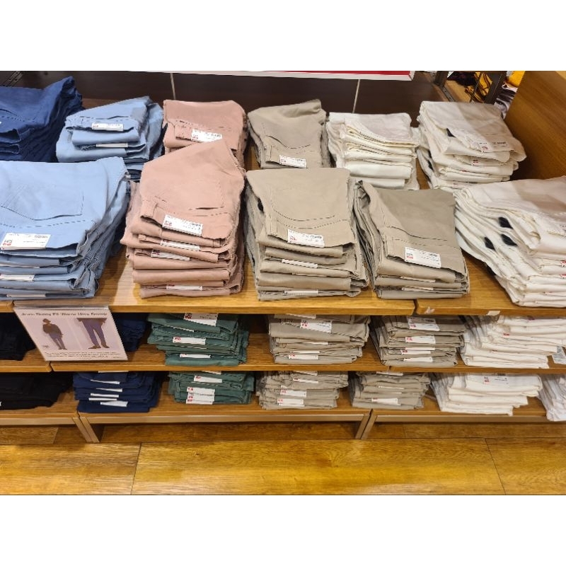 UNIQLO COWOK JEANS WARNA ULTRA STRETCH