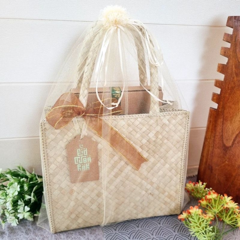 

Tambahan Tas Anyaman Hampers (KHUSUS UNTUK PEMBELIAN DENGAN PRODUK EKLETYA)