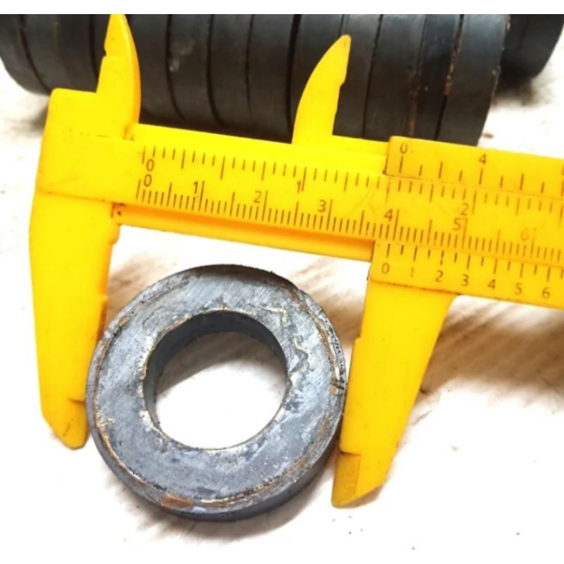 magnet kotak jenis ferite ukuran: 8,5x6,5x1,8cm - super lengket