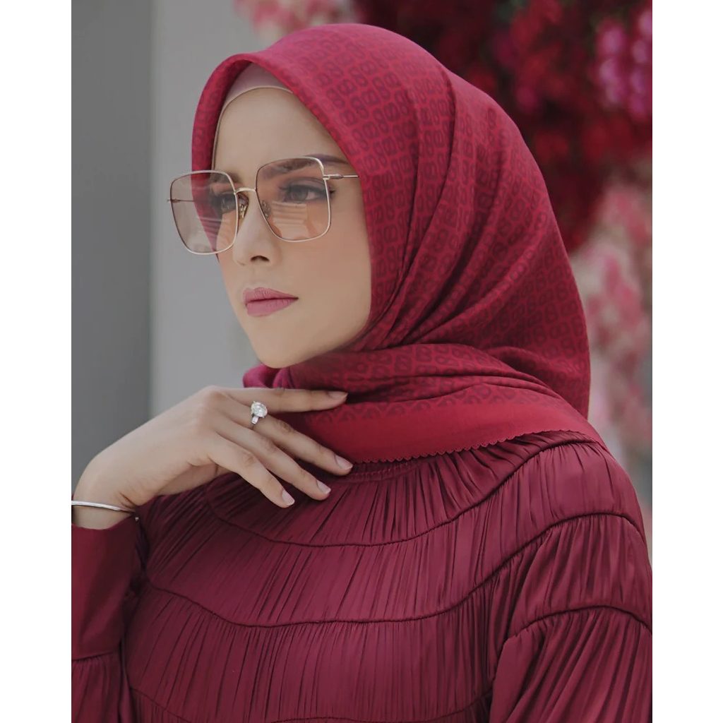 BUTTONSCARVES KELLY SQUARE CHARCOAL , TAPIS BLACK , MERMAID ROCK, TAPIS RED, TAPIS FUSCHIA PURPLE, E