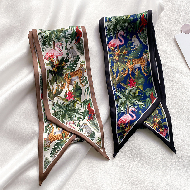 SHARP CORNER SCARF SYAL SELENDANG ANIMAL PRINT PATTERNED MOTIF HEWAN BINATANG LUCU CUTE LEHER KEPALA WANITA KOREA KOREAN STYLE KEKINIAN KAIN LEMBUT SATIN SILK SOFT