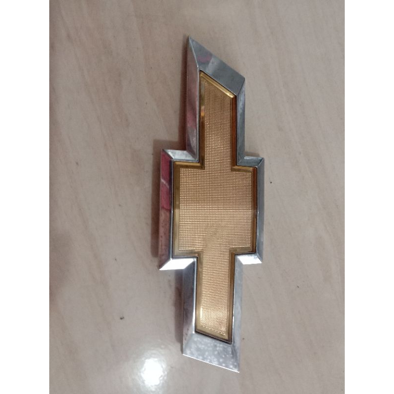 logo mobil chevrolet